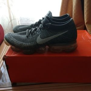Womens size ten nike vapormax sneakers.